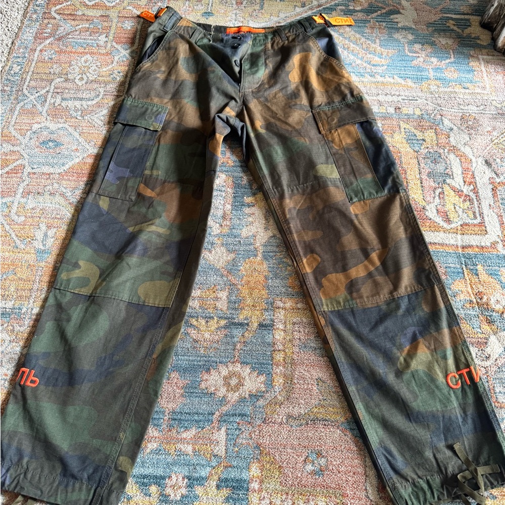 HERON PRESTON
Ctnmb Orange Camo Cargo Pants